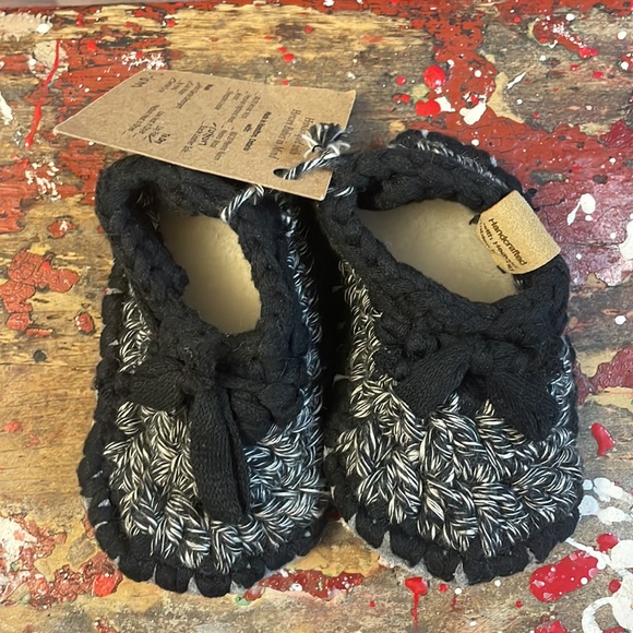 Josiah and Co. Black and White Knit Baby Booties Size 0-6M - Picture 11 of 14